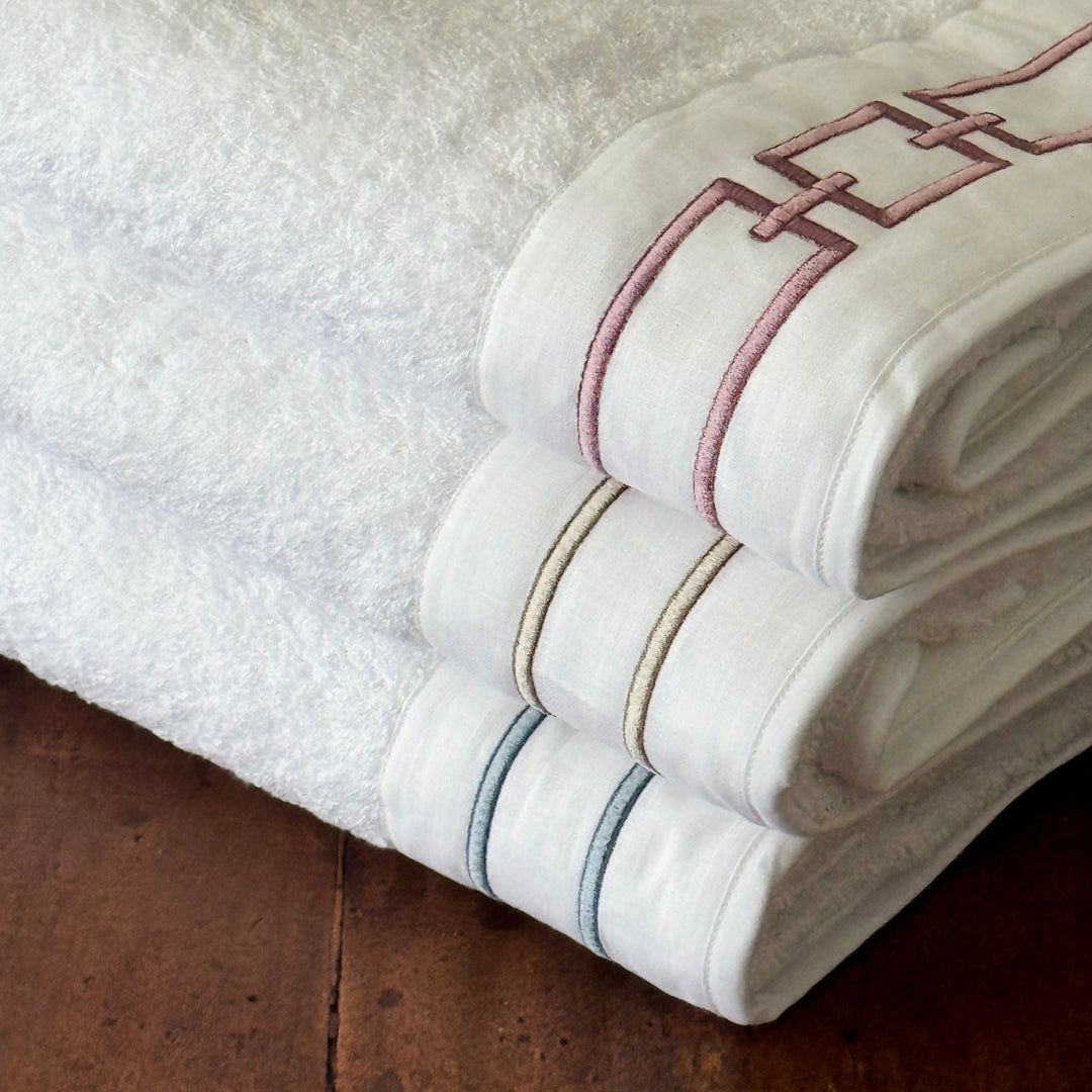 CHAINS BATH SHEET - WHITE/PINK