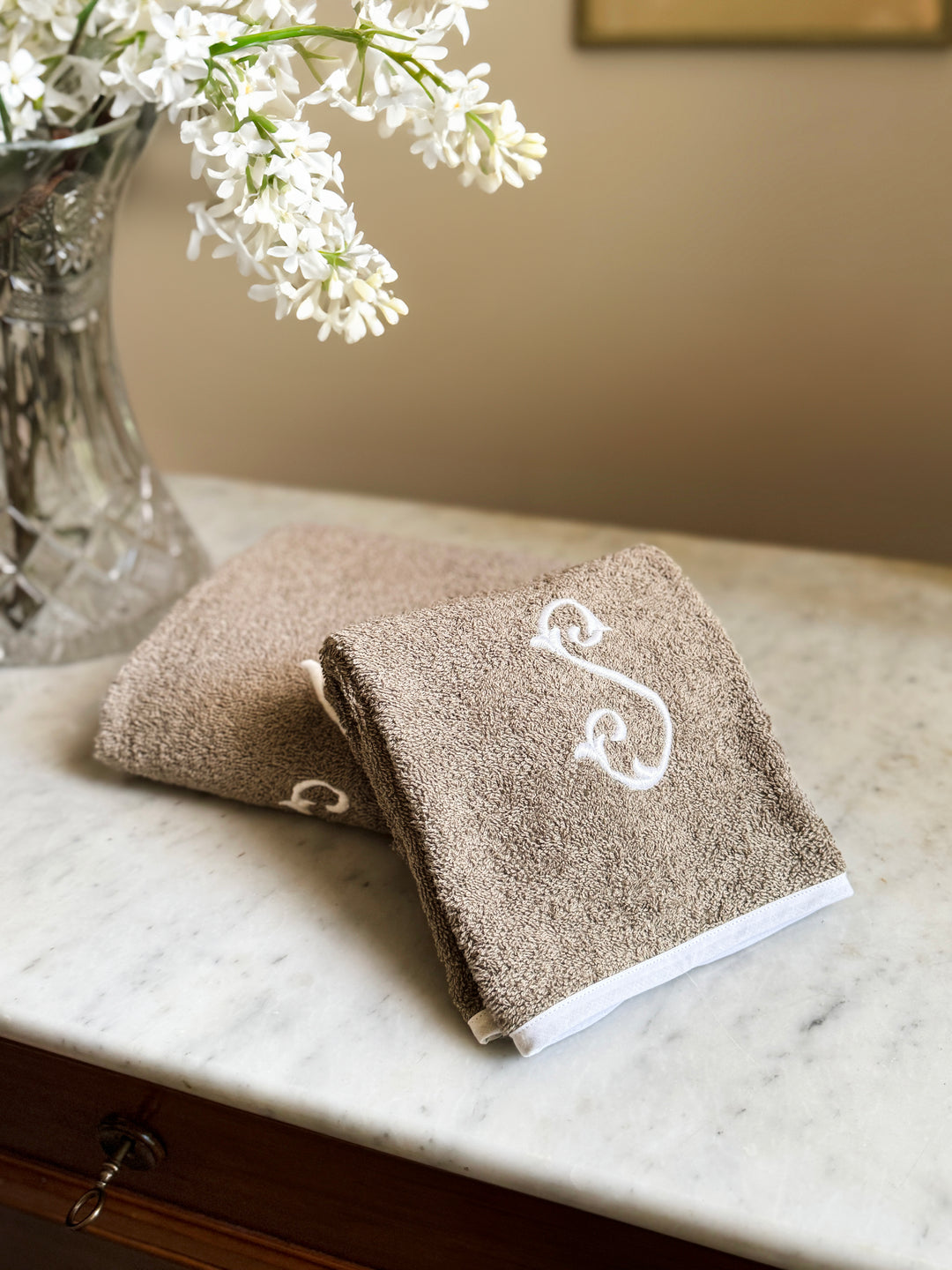 TOWEL SET MONOGRAM - TAUPE