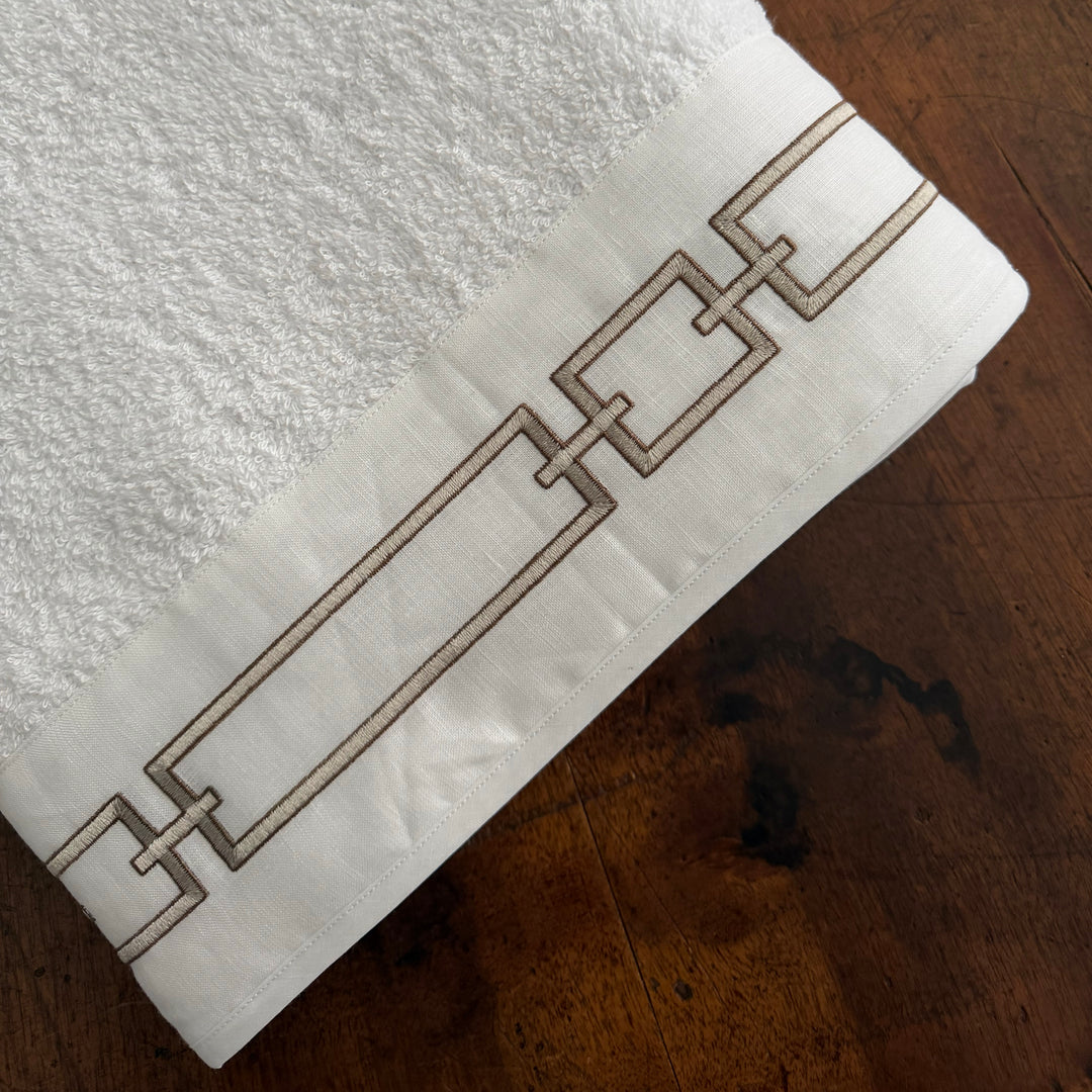 CHAINS BATH SHEET - WHITE/LIGHT GOLD